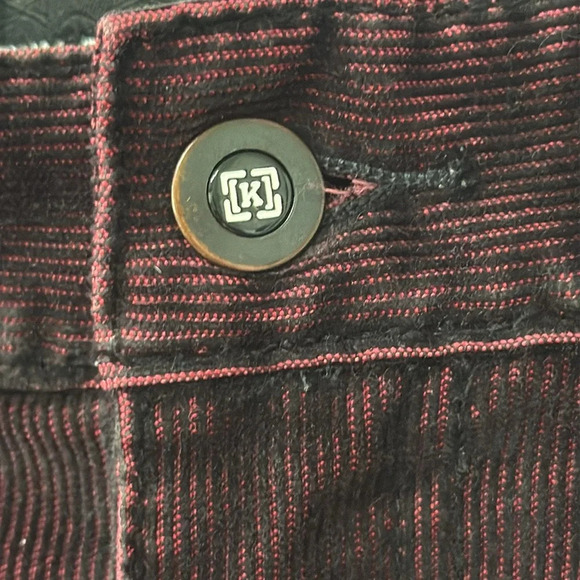 Erik Ellington Krew Short in Maroon Velvety Corduroy Knee Length Size 28 - Picture 2 of 11